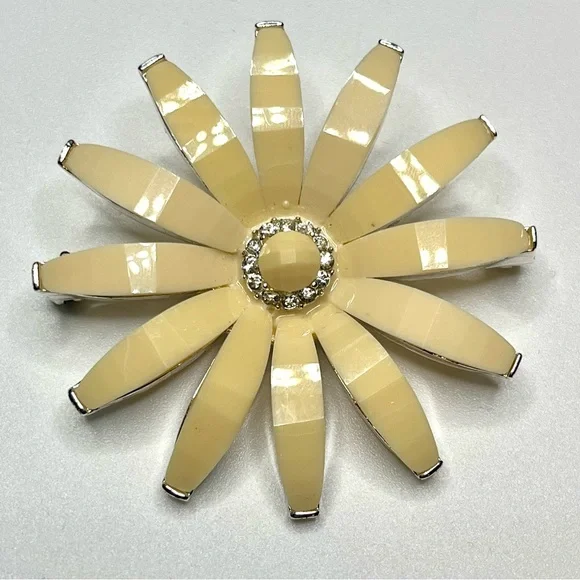 Vintage Liz Claiborne Cream Ivory Daisy Flower Brooch Rhinestone Center - Picture 2 of 7